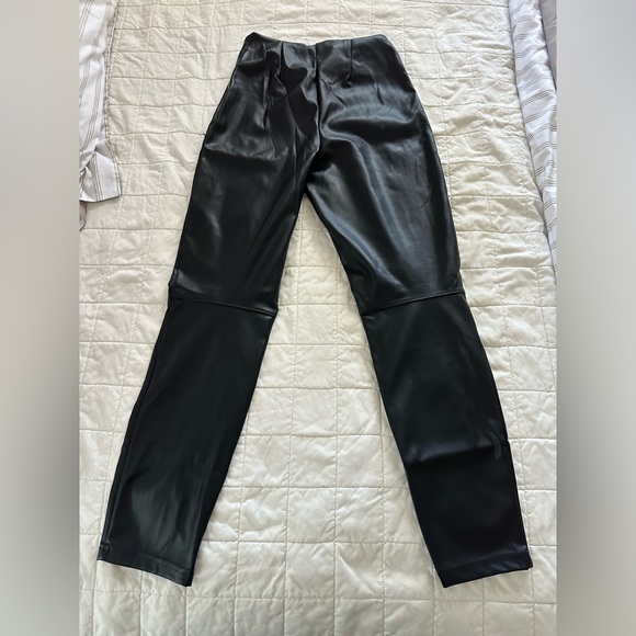 Faux leather leggings from fabletics - Picture 2 of 3
